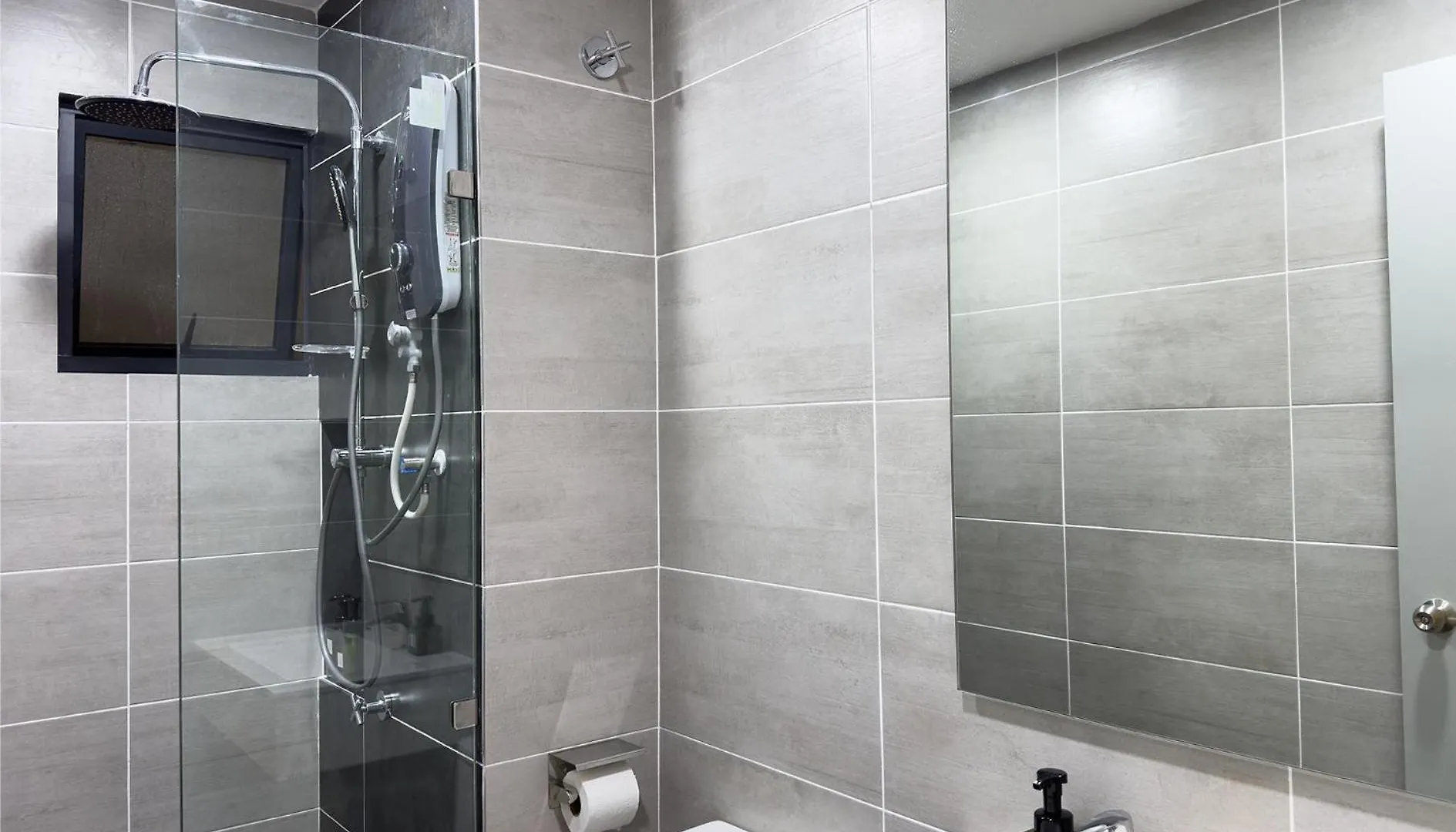 Instaworthy 3B2B 6 Pax - Free Wifi - Old Klang Road Lägenhet Kuala Lumpur Malaysia